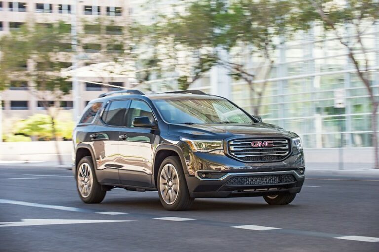 The Best Cargo Carrier For GMC Acadia (Buyer’s Guide)