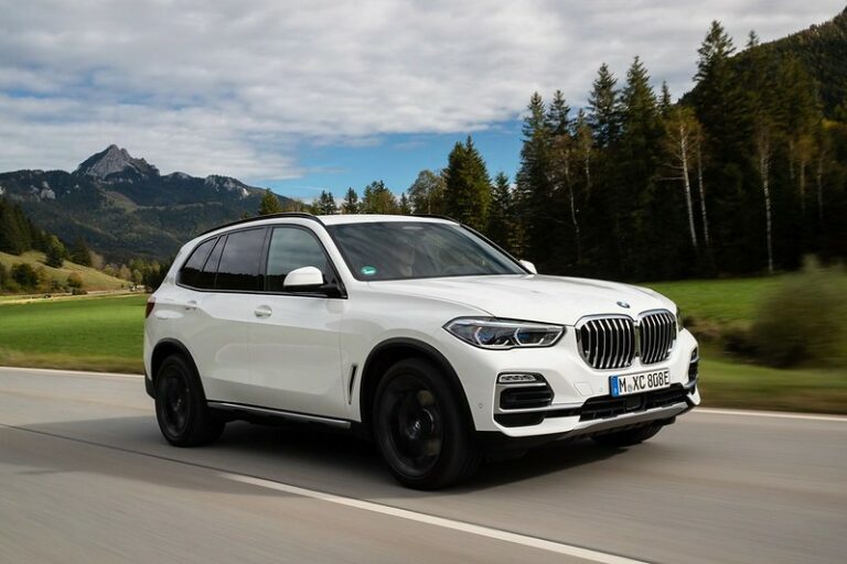 The Best Cargo Carrier For BMW X5 (Buyer’s Guide)